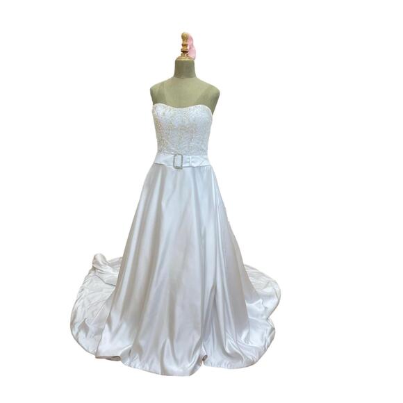 MARY'S BRIDAL Dresses & Skirts - NEW MARY'S BRIDAL women's beaded strapless wedding gown with belt in white